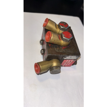 Rozdzielacz siły hamowania (z pompki hamulcowej na 2 koła) 3145555r96 3145555R97