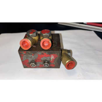 Rozdzielacz siły hamowania (z pompki hamulcowej na 2 koła) 3145555r96 3145555R97