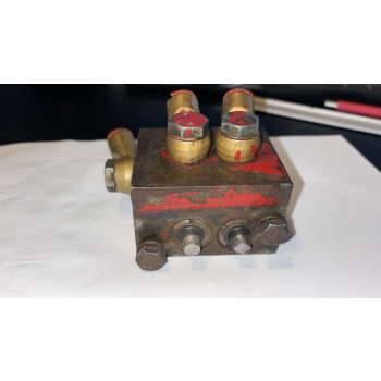 Rozdzielacz siły hamowania (z pompki hamulcowej na 2 koła) 3145555r96 3145555R97